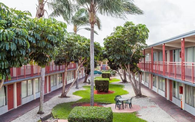 Days Inn by Wyndham West Palm Beach