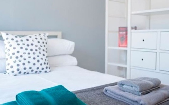 Plush Holiday Home in Gloucester Near Museum and Cathedral