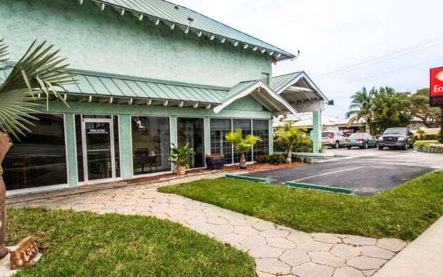 Econo Lodge Cocoa Beach - near the Port