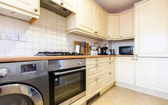 South Downs retreat house with parking