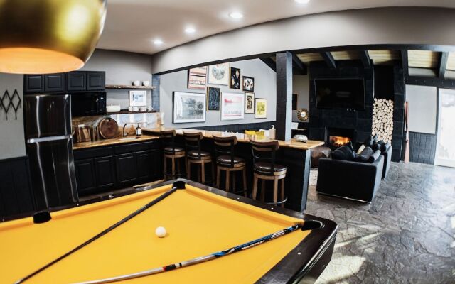 Chamonix - Year-round Fun w/ Shared Pool!