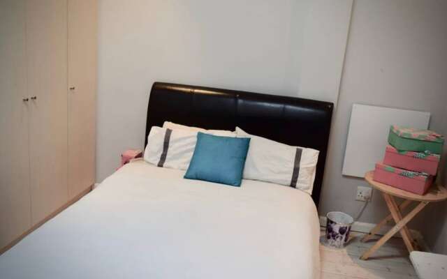 2 Bedroom Designer Apartment In Cape Town City Centre