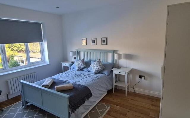 Newly Refurbished 4-bed House in Bournemouth