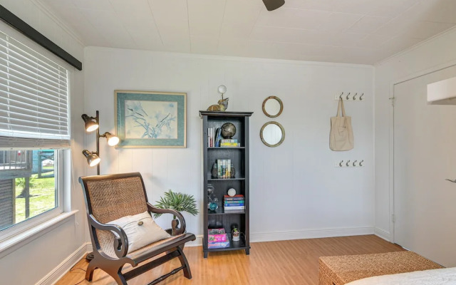 Pet-friendly Galveston Home - Walk to Beaches!
