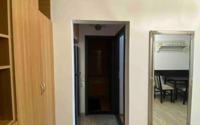 Lovely 1 bedroom cando with free parking.