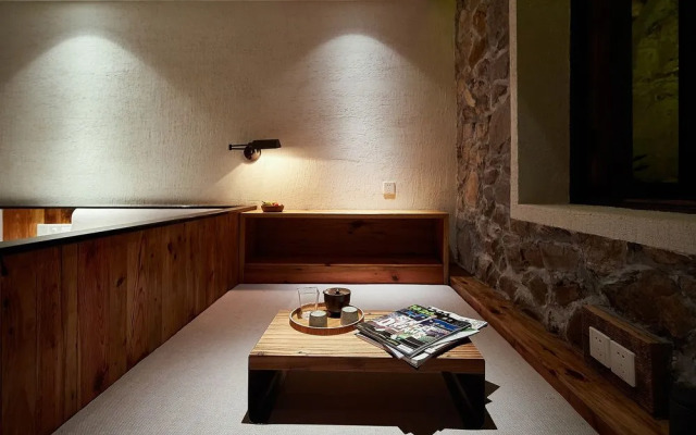 Huagang Village Flower Garden Hotel