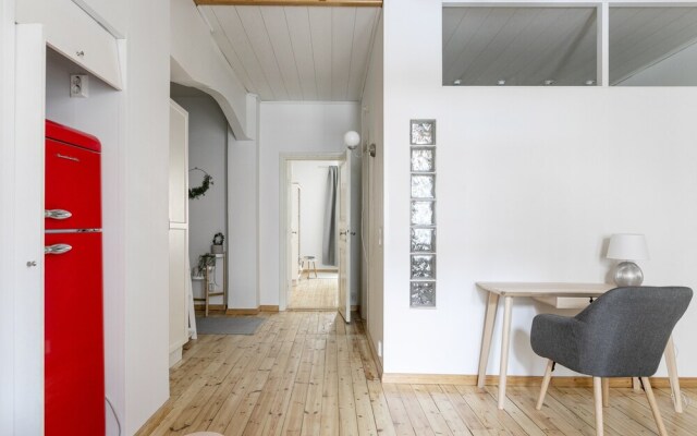 2ndhomes Central 85m2 2BR Apartment