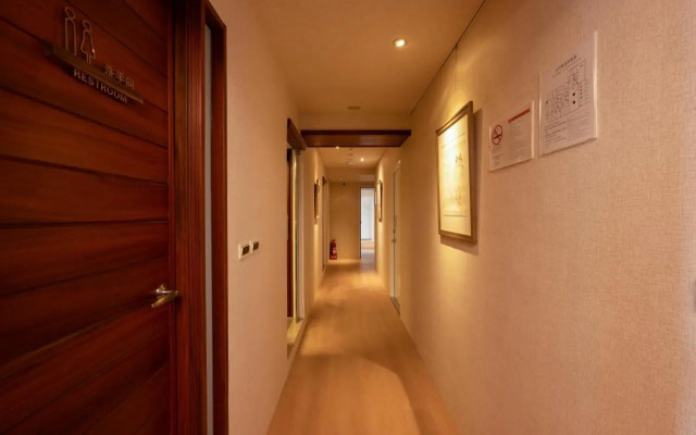 Apartment 10F