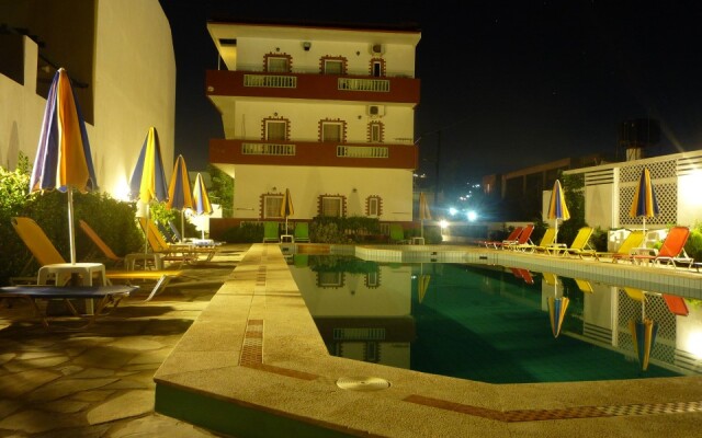 Haris Apartments