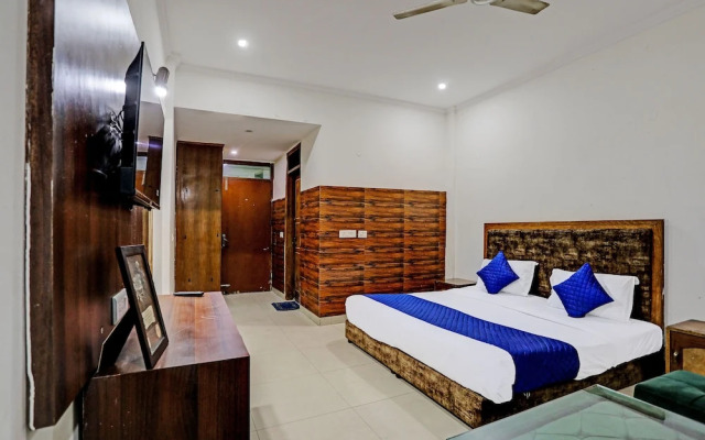 Roomshala 020 Hotel Black Stone