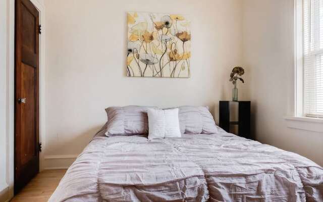 Large Beautiful One Bedroom on Brady St