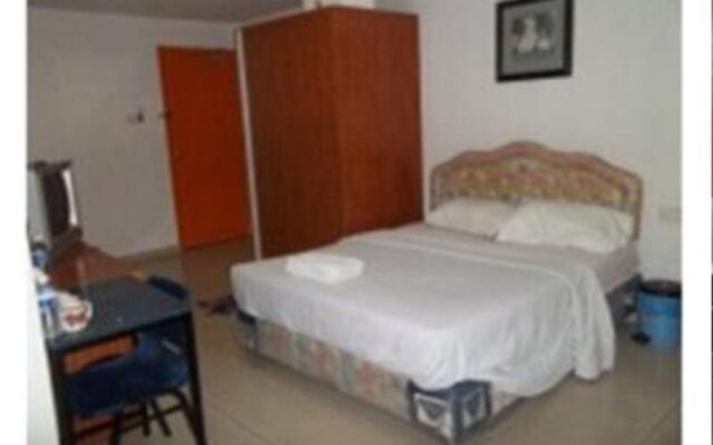 OYO 90494 Sam Huat Hotel