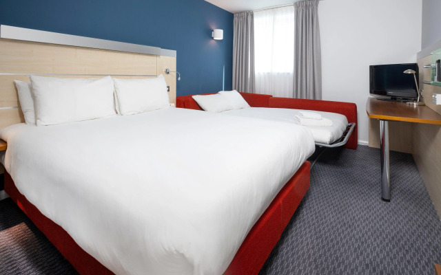 Holiday Inn Express Swindon City Centre by IHG