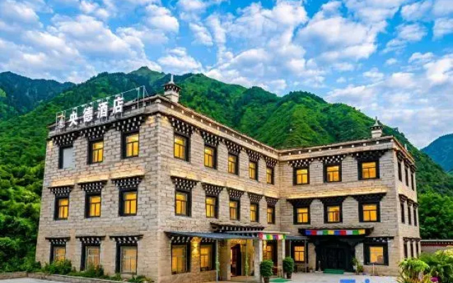 Daocheng Yangde Hotel