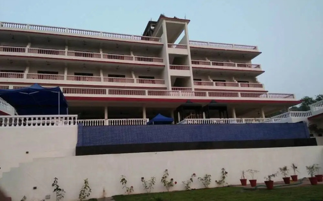 Aarya Boulevard by OYO Rooms