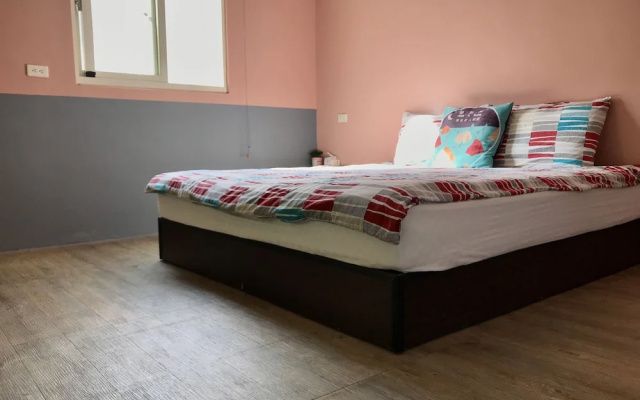 Free & Slow - Hostel
