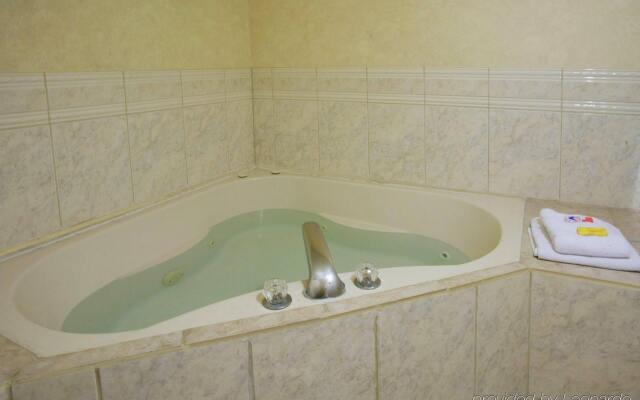 Americas Best Value Inn - Detroit/Dearborn