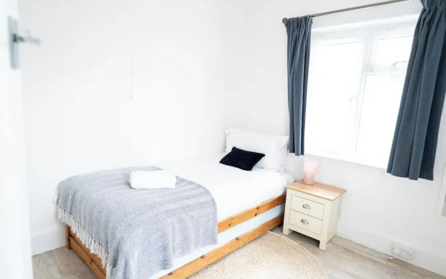 Stunning 3 Bed Home in Sandbanks