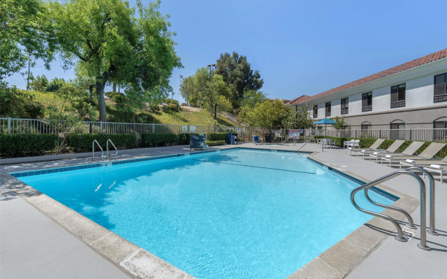 Best Western Valencia/Six Flags Inn & Suites