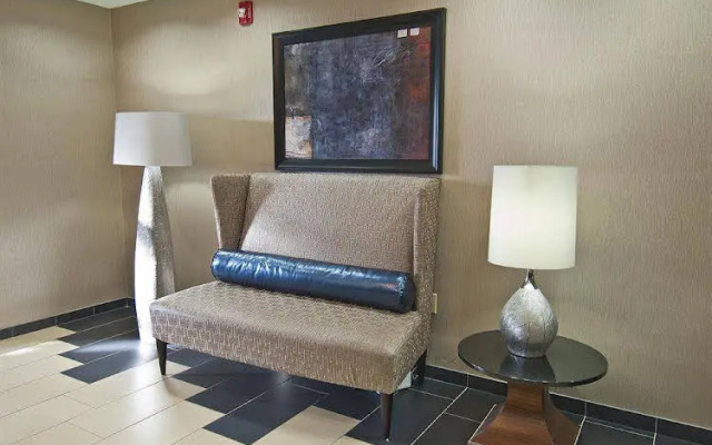 Holiday Inn Express: Pearl