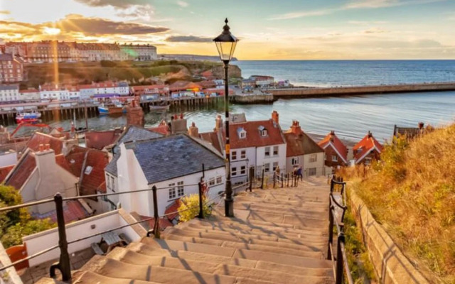 6m xl Bell Tent With log Burner, Near Whitby