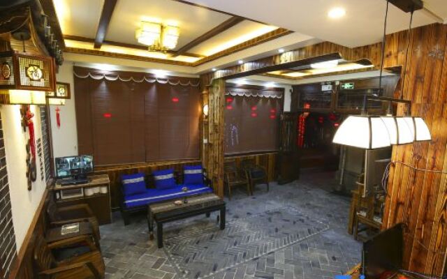 Fenghuang Yayuan Inn