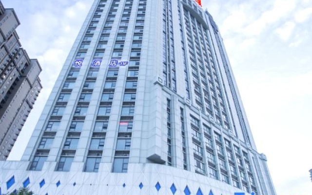 Yue Hotel (Xinyangdong Railway Station) — 2-star hotel in Xinyang