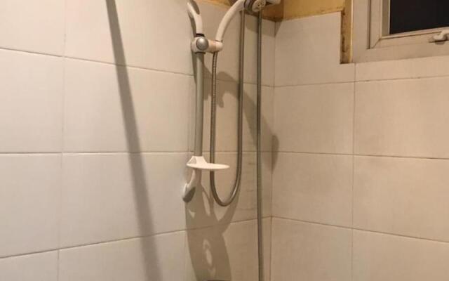 762 Laurien Hotel