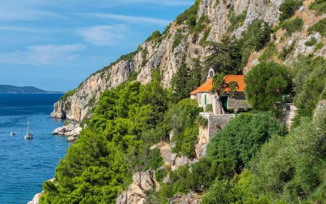 Apartment Tonka 220m From the Beach
