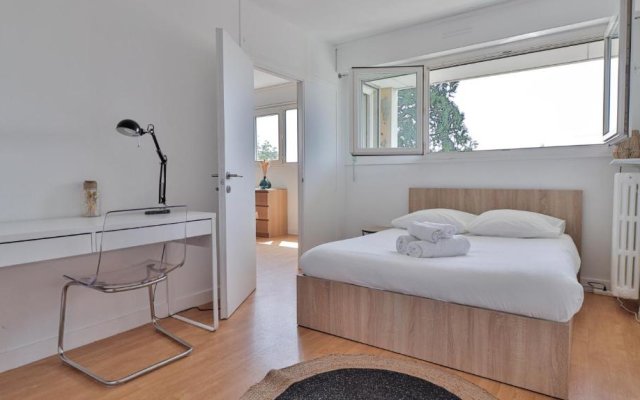 Spacieux appartement avec Balcons, 4 chambres, espace & confort, Centre Gare