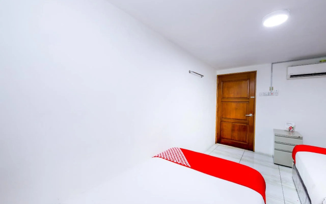 OYO 334 Everest Hotel