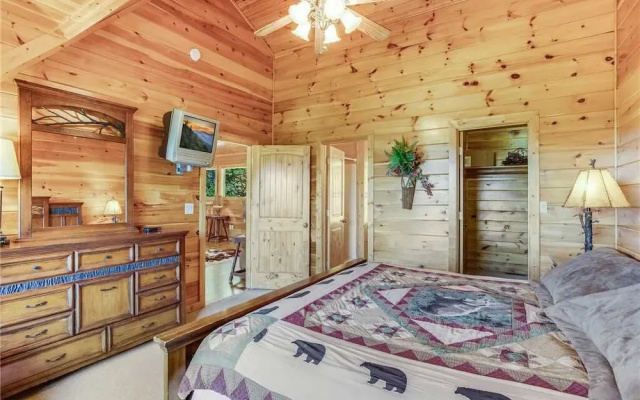 Big Bear Lodge - Five Bedroom Cabin