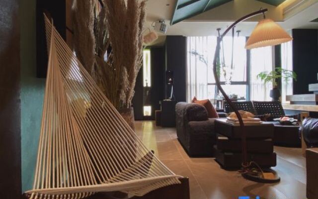 V Cafe Hotel