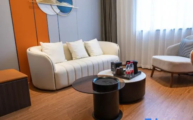Mayflower Hot Spring Hotel (Xinmi Qingping Square)