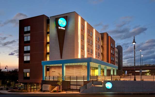 Tru by Hilton Manchester Downtown