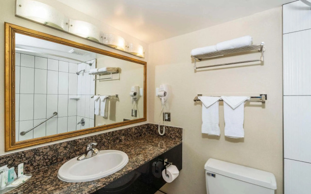 Quality Inn Downtown Inner Harbour