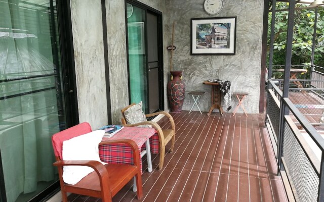 Baan Din Camp and Art Suanphueng