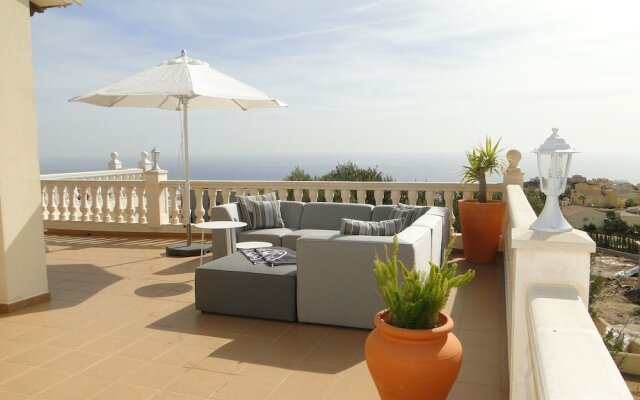 Villa Lirios