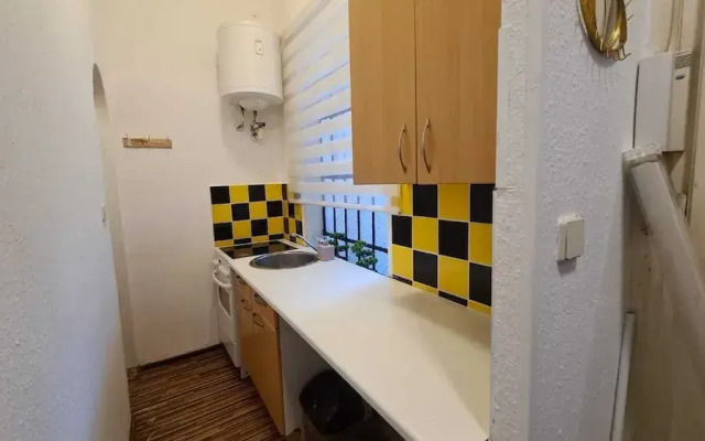 Cozy 1BR Apt Long Stay for 3 Guests