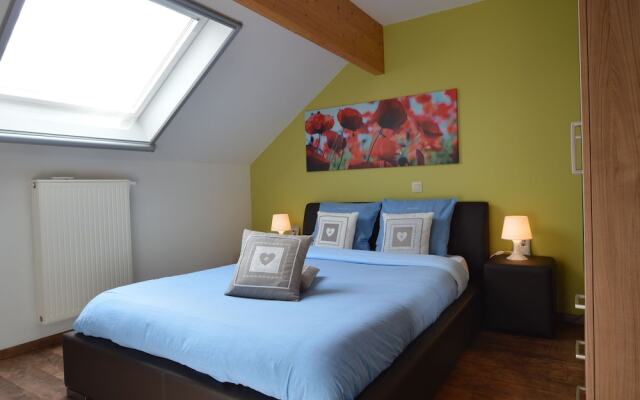 Charming Apartment with Access to Outdoor Hot Tub in Green Condroz Valley