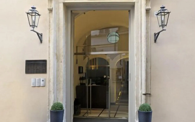 Trevi Palace Luxury Inn