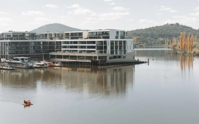 Stunning 1-bed Above Foreshore With Water Views