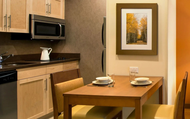 Homewood Suites by Hilton Winnipeg Airport-Polo Park, MB