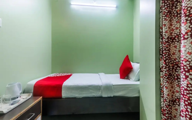 Oyo 18528 Field Residency Inn