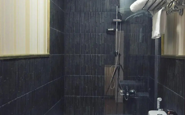 Tahrir Plaza Suites