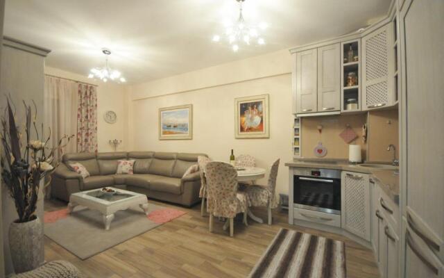 Lux Apartments MMS