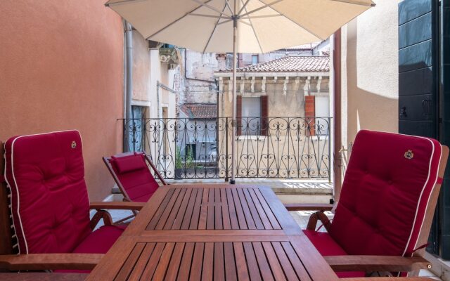 Ve.N.I.Ce Cera Remer Suite