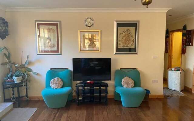 2-bed Apartment in High Wycombe Private Garden