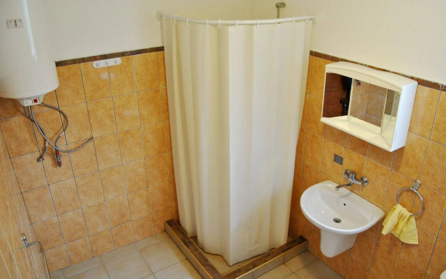 10 Coins Hostel