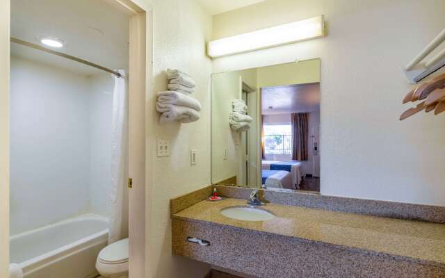 Econo Lodge Phoenix North I-17